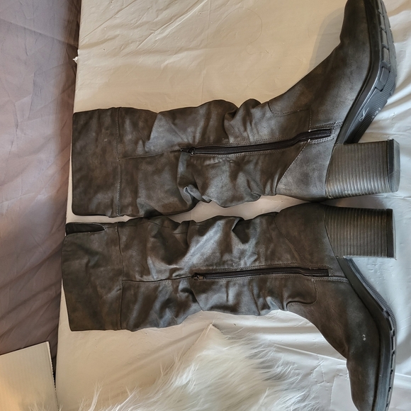 Women's Gray Knee-High Boots - Picture 2 of 6